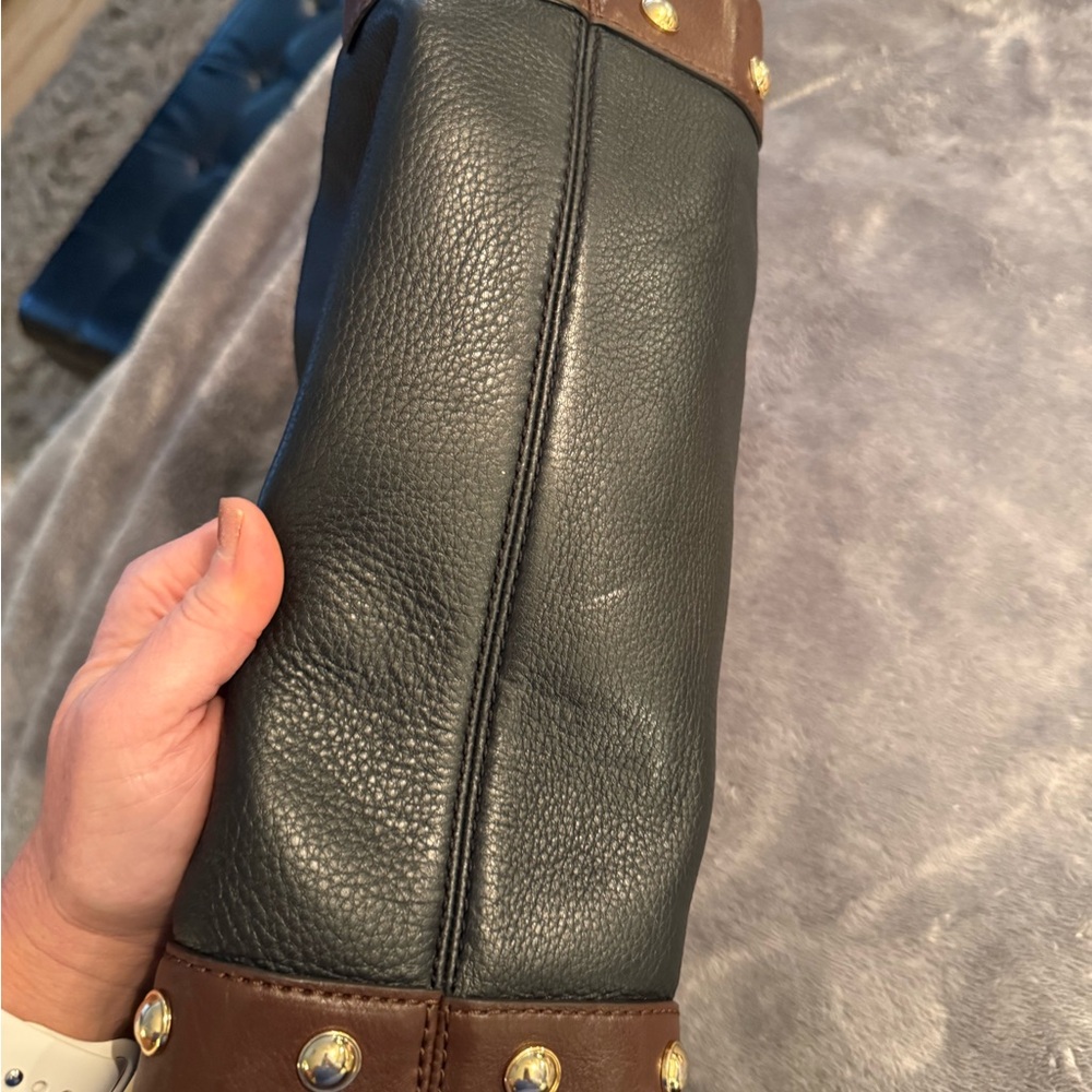 Michael Kors Black and Brown Leather Women's Bag with Gold hardware - Picture 5 of 10